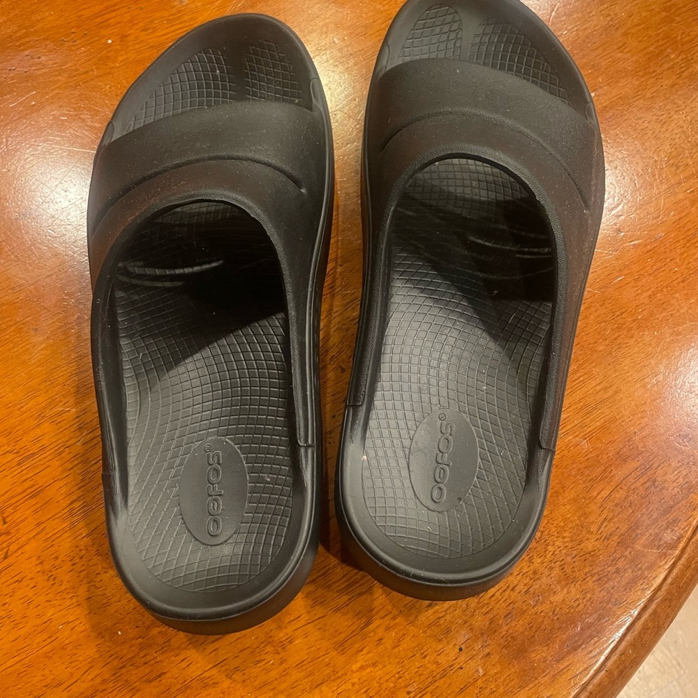 OOFOS Black Comfort Slides - Picture 3 of 7